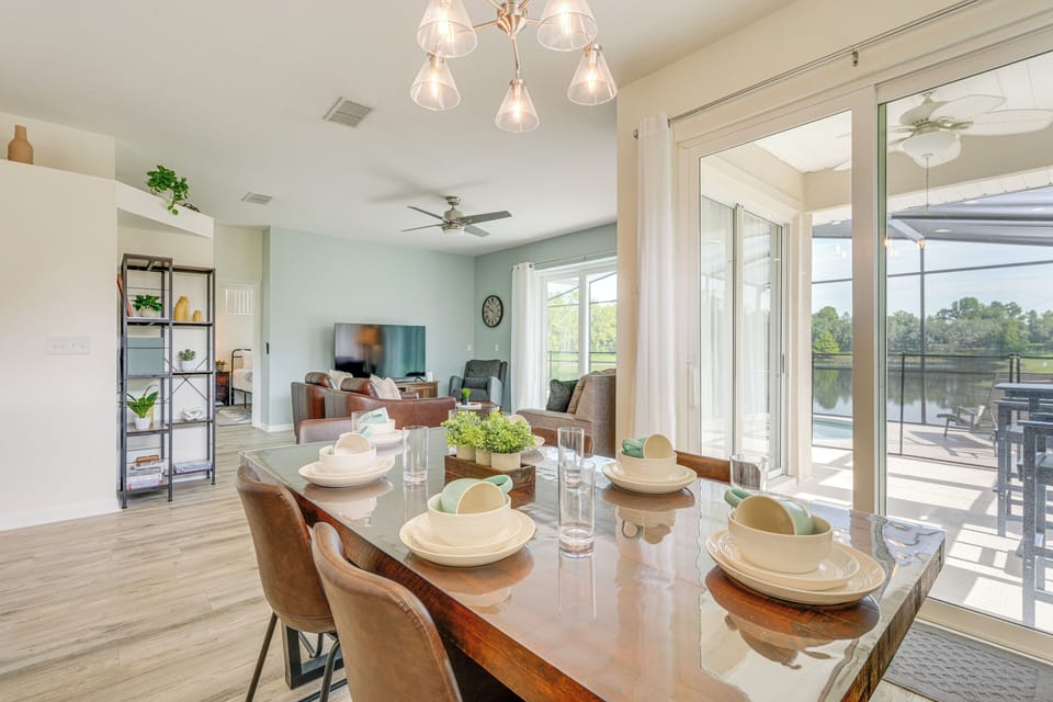 Dining Area | Dishware/Flatware Provided