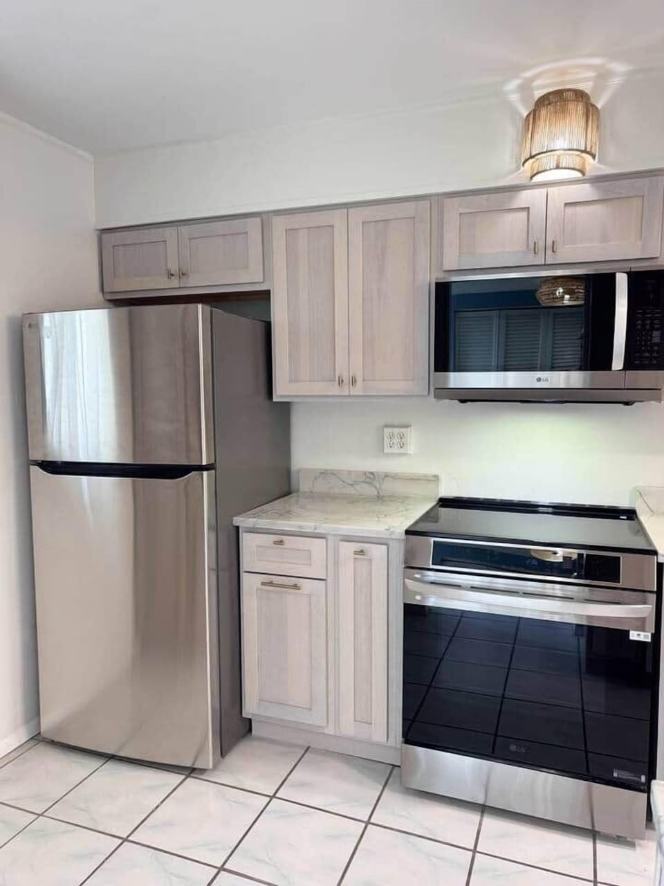 Coastal Dreams St. Augustine Beach Condo - Modern Renovated Full Kitchen

