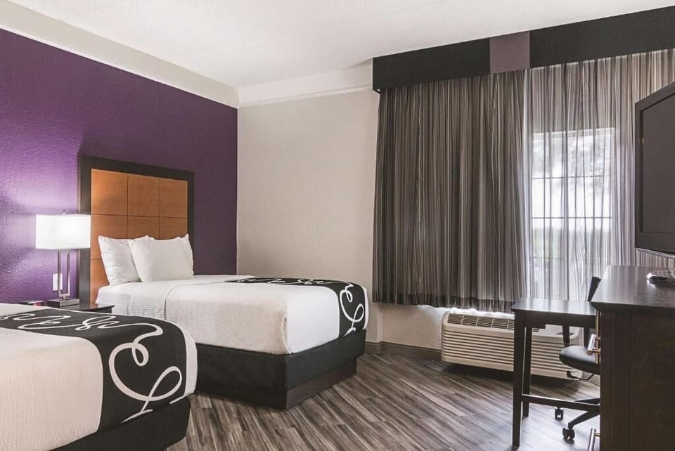 Work comfortably by the window, then relax into plush beds.