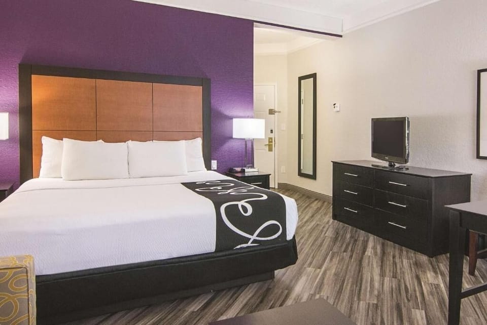 Kick back and enjoy easy evenings with in-room entertainment.