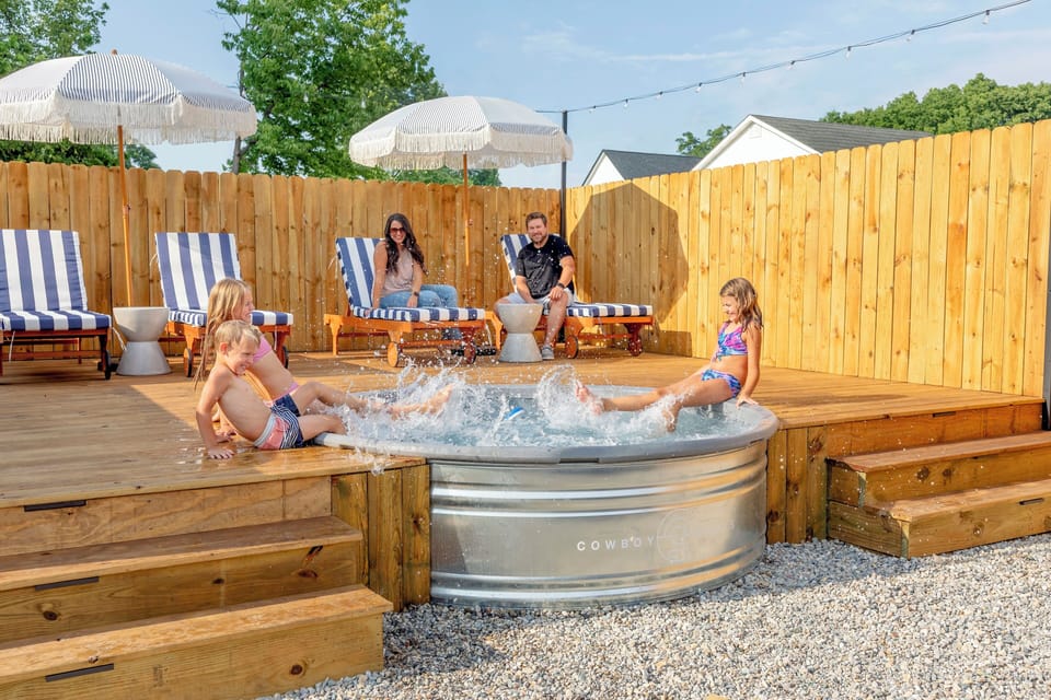 Outdoor spa tub