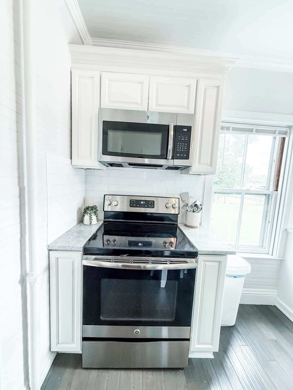 Updated Kitchen Appliances - Easy Cooking During Your Stay