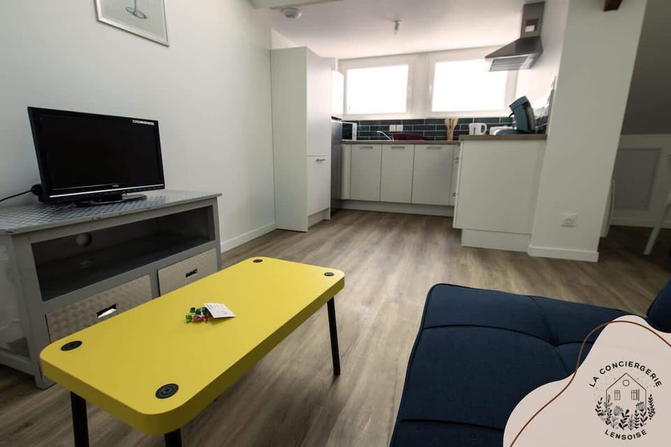 SALON VUE SUR LA CUISINE