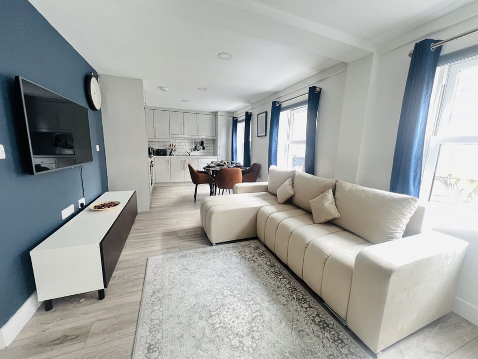 Living Room / Lounge