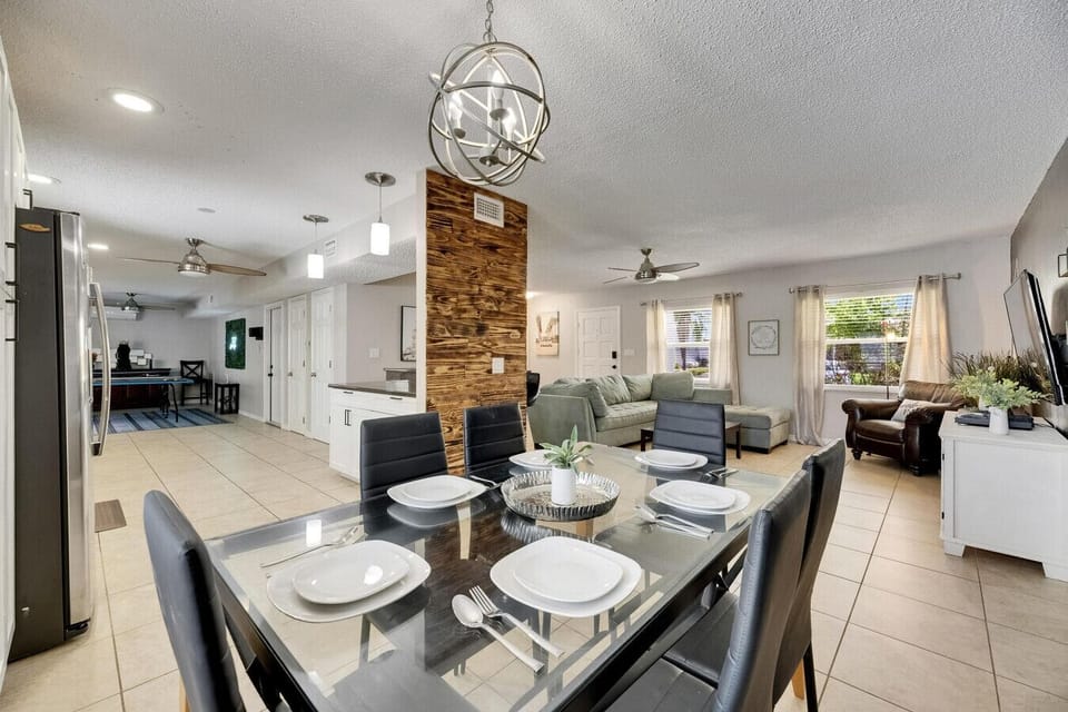 Kitchen/Dining Area