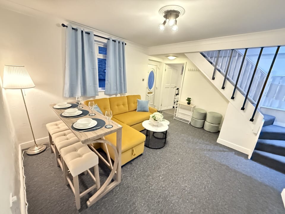 Living Room / Lounge