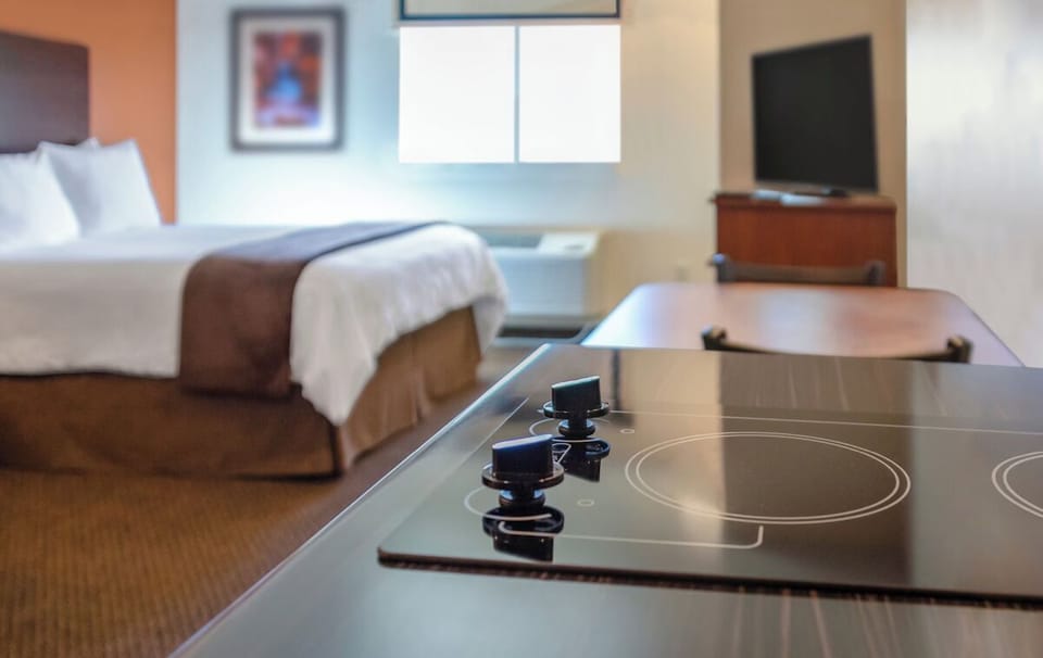 Start dinner easily on the sleek cooktop steps away.