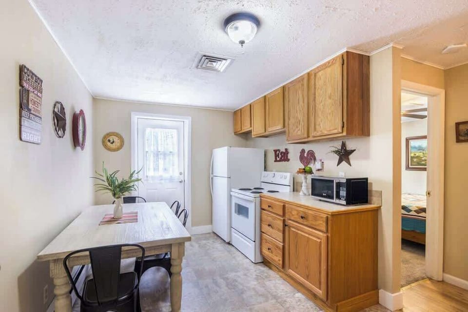 Kitchen and outdoor space access