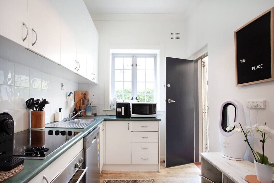 Kitchen: Bright and airy space, perfect for whipping up beachside snacks and morning coffee!