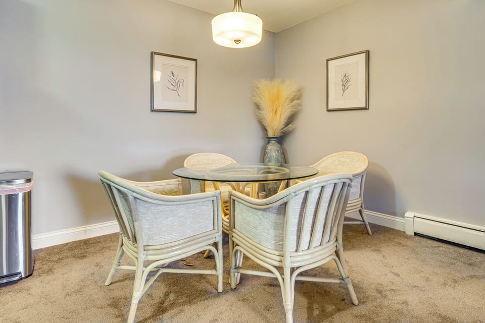 Dining Area | Dishware/Flatware