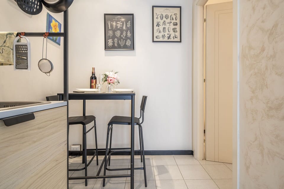 Autumn, Bedroom, Kitchen, Living Room, Spring, Summer