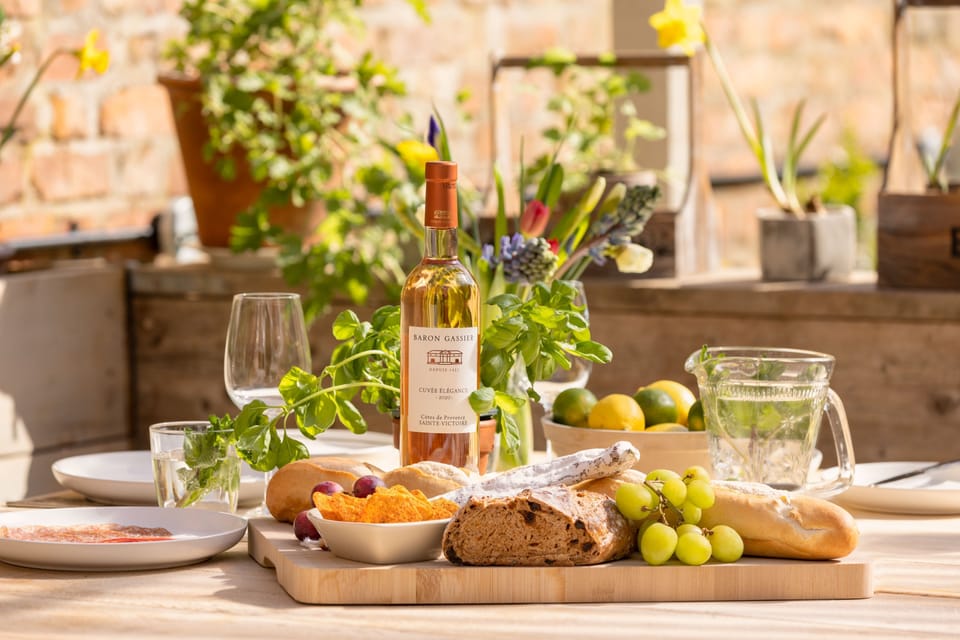 Why eat out when you can dine alfresco in your own undercover private dining area?