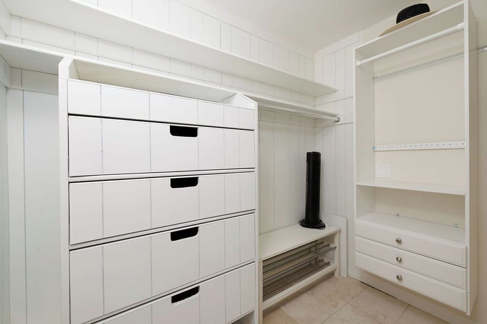 Second master suite closet space