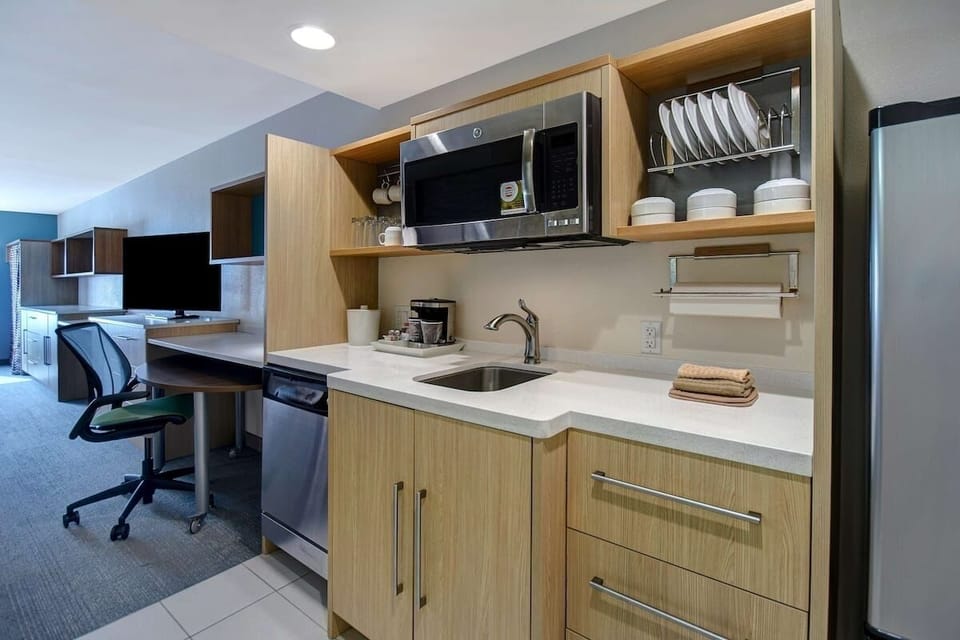 Kitchenette with Laptop/office table