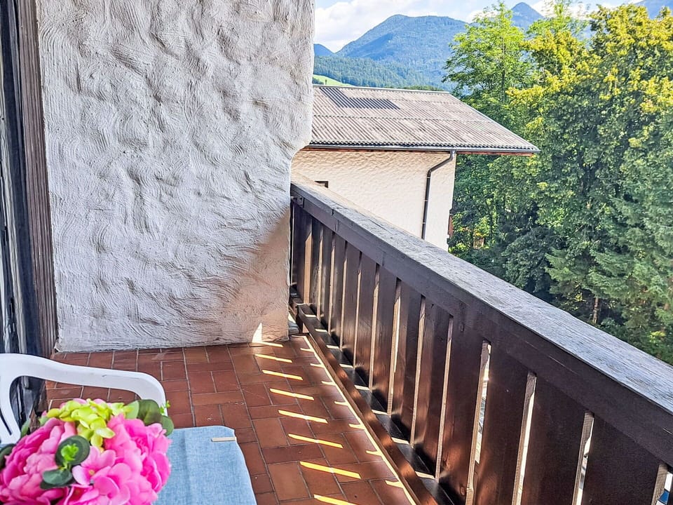 Balcony, Handrail, Porch, Baluster, Daylighting, Fence, Villa