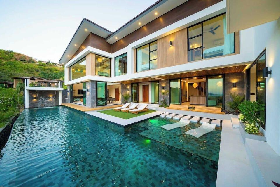 Indoor-outdoor flow with endless vistas at Casa Cystal