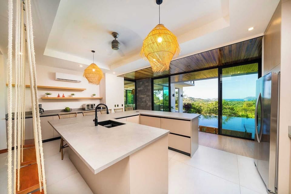 Ocean breeze, chef’s ease at Casa Cystal
