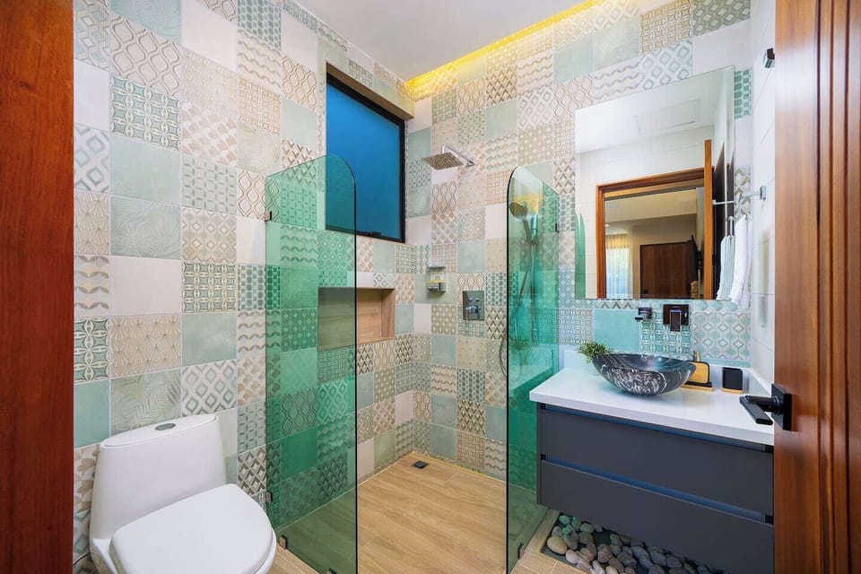 Unique bathoroom at Crystal Casita