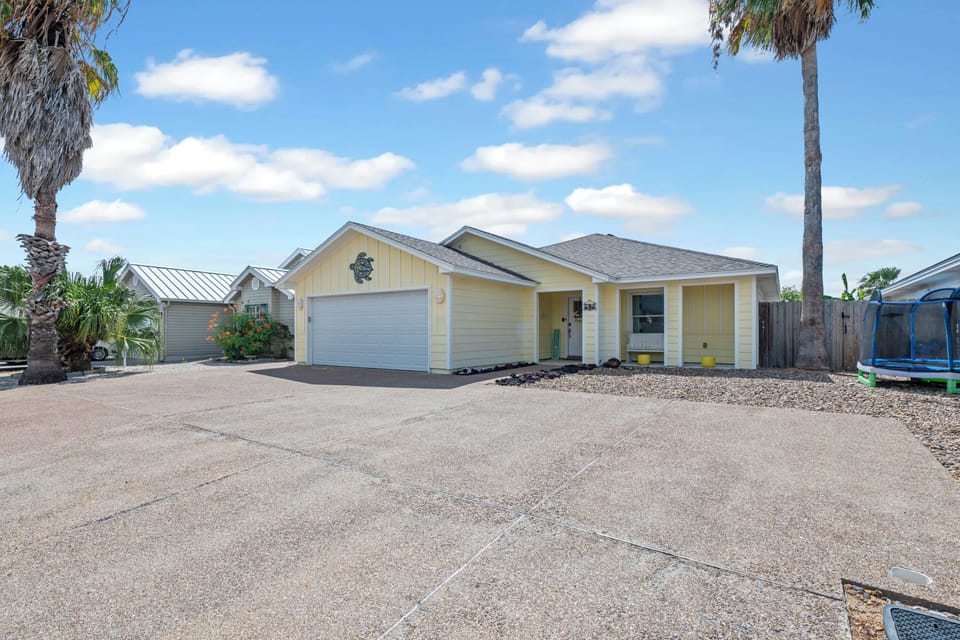 Sunny & Bright One-Level Living at Its Best!