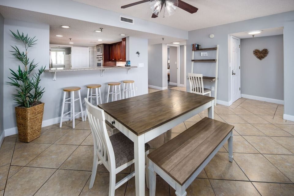 Surf Dweller #206 Dining Area