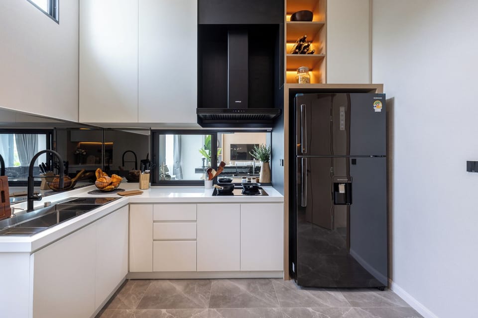 Kitchen/Fridge/Dishwasher/Gas Stover/Exhaust/Cabinets