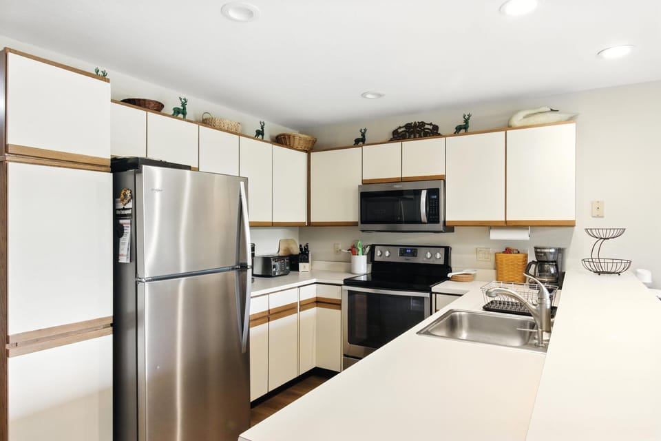 Indoors, Appliance, Refrigerator, Kitchen, Microwave