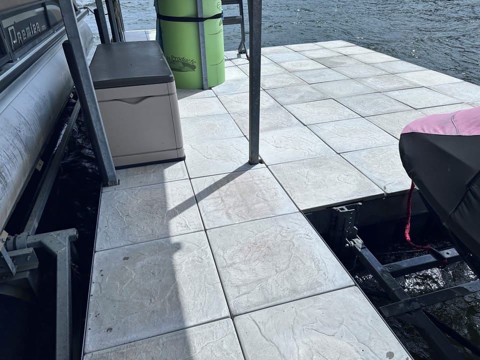 Ready to get a tan??Sun Deck on Dock with Lilly pad & toy storage in container. 
