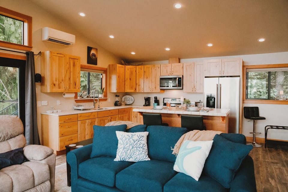 Easy conversation while cooking in the well appointed kitchen