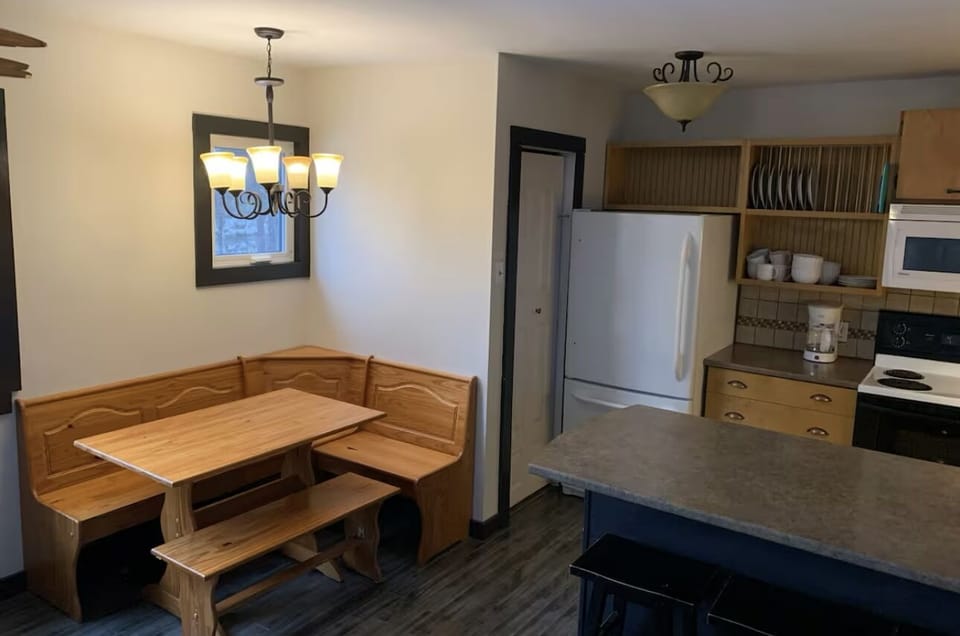 Kitchen/Dining Area