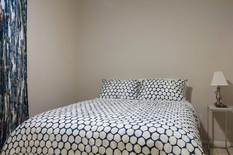 Queen Bed 