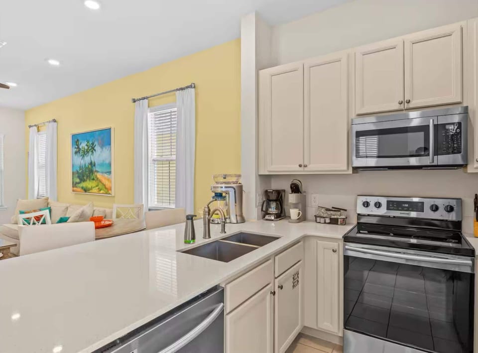 Full kitchen 