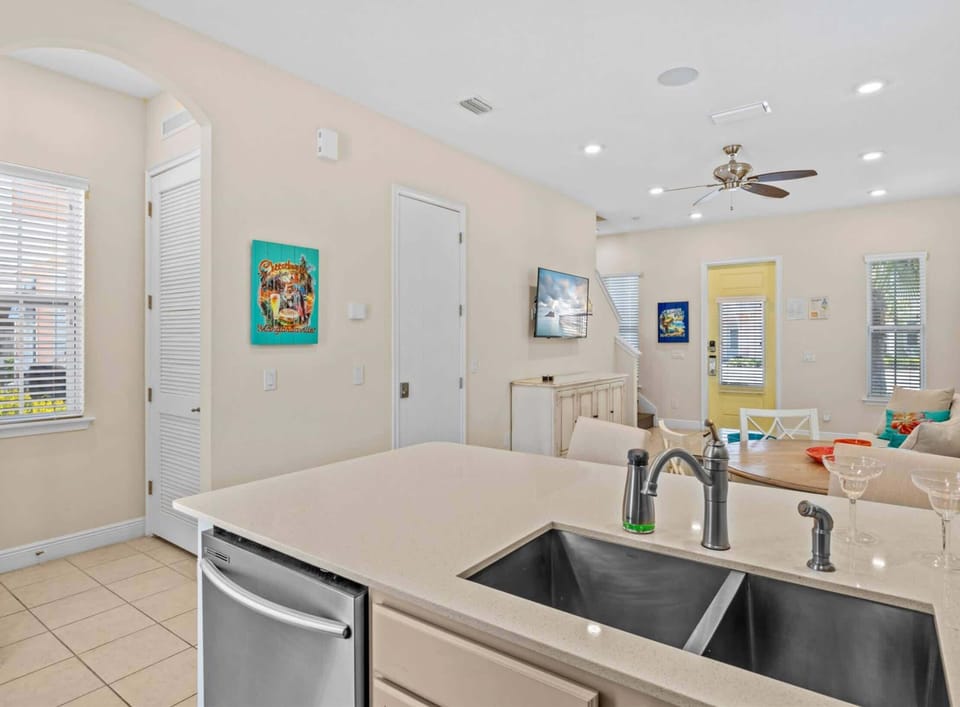 Full kitchen 
