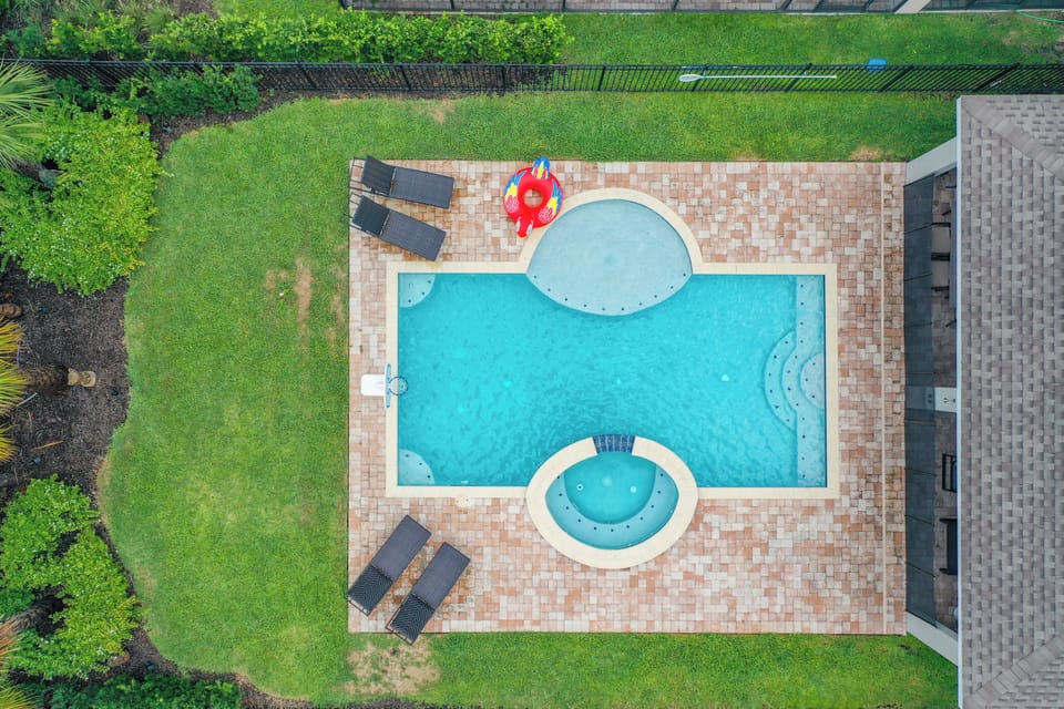 No rentals on either side of the villa.