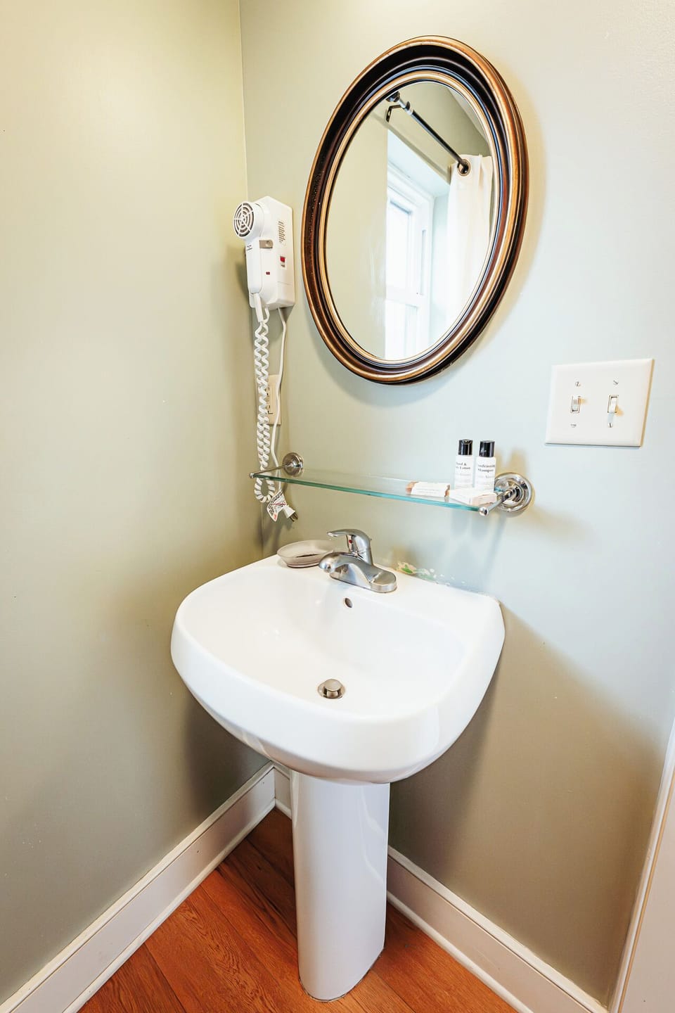 Freshen up easily with bright mirror lighting and tidy vanity.