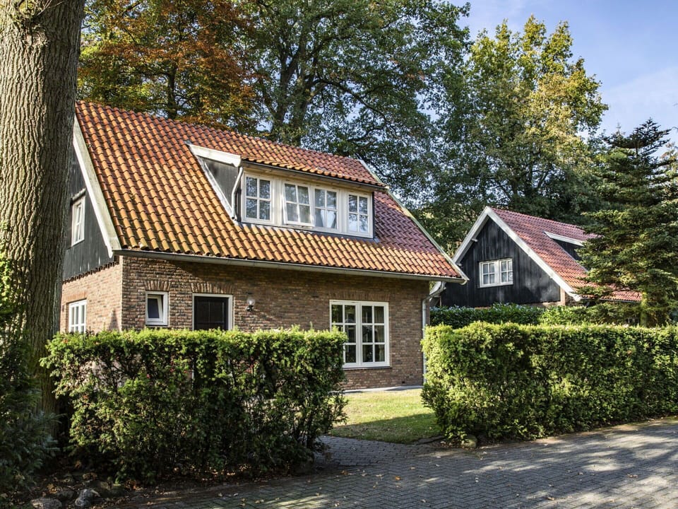 House, Home, Residential Area, Roof, Cottage, Shrub, Siding, Estate, Garden, Farmhouse
