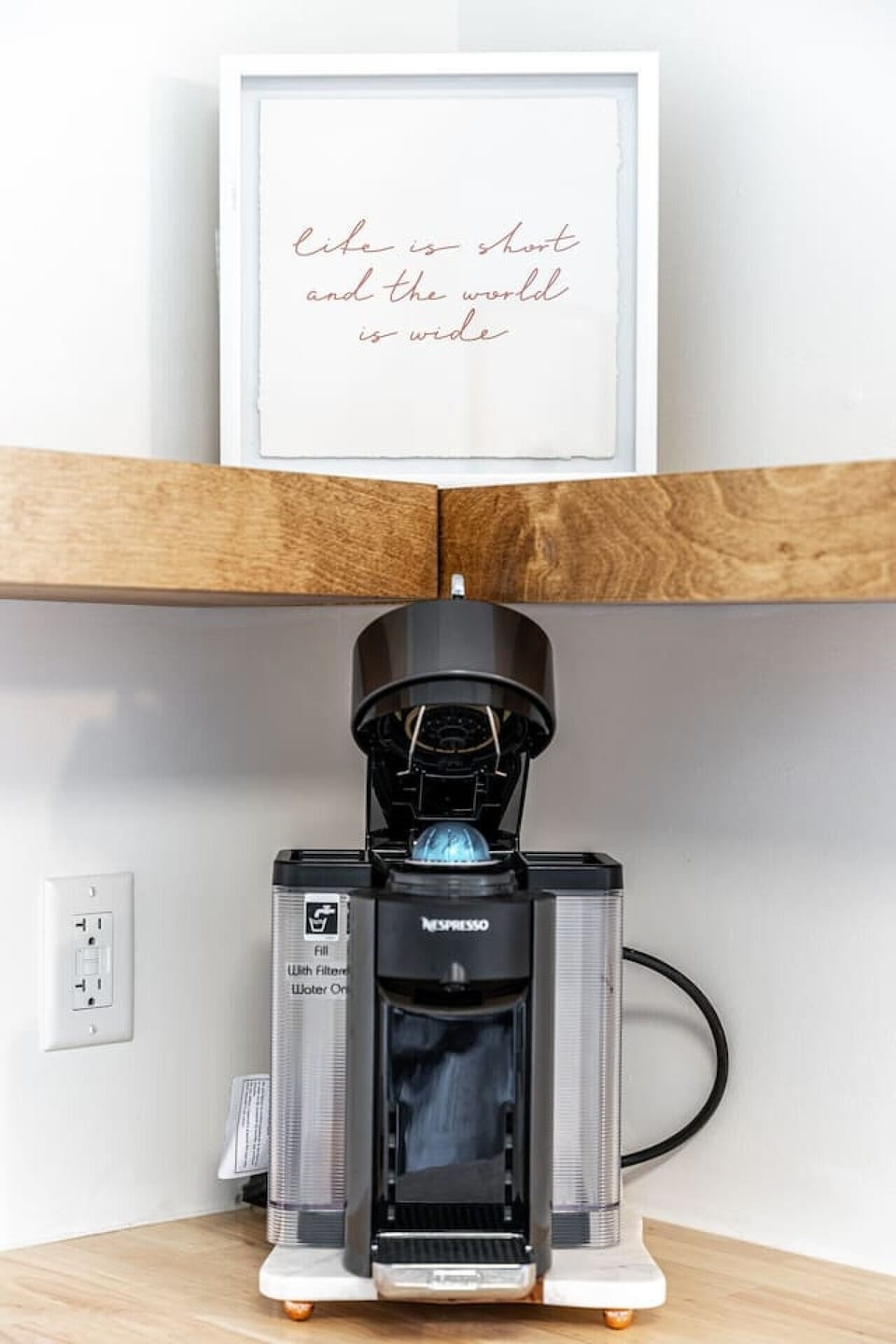 Ideal for Extended Stays or Business Trips Fast Wi-Fi, comfortable furnishings & close proximity to Conestoga College, the 401 & local tech hubs.