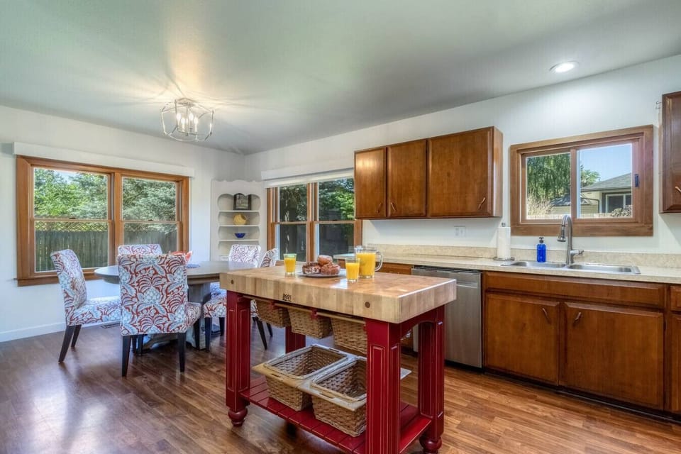 Kitchen to Dining area