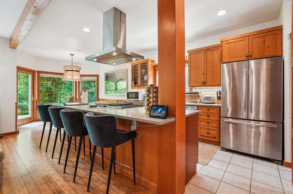 Kitchen at Puffin`s on Larch