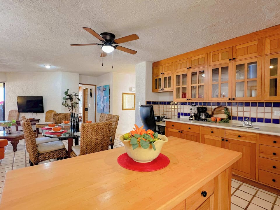 If you like to cook, make the most of this chef's island and cook up a feast!