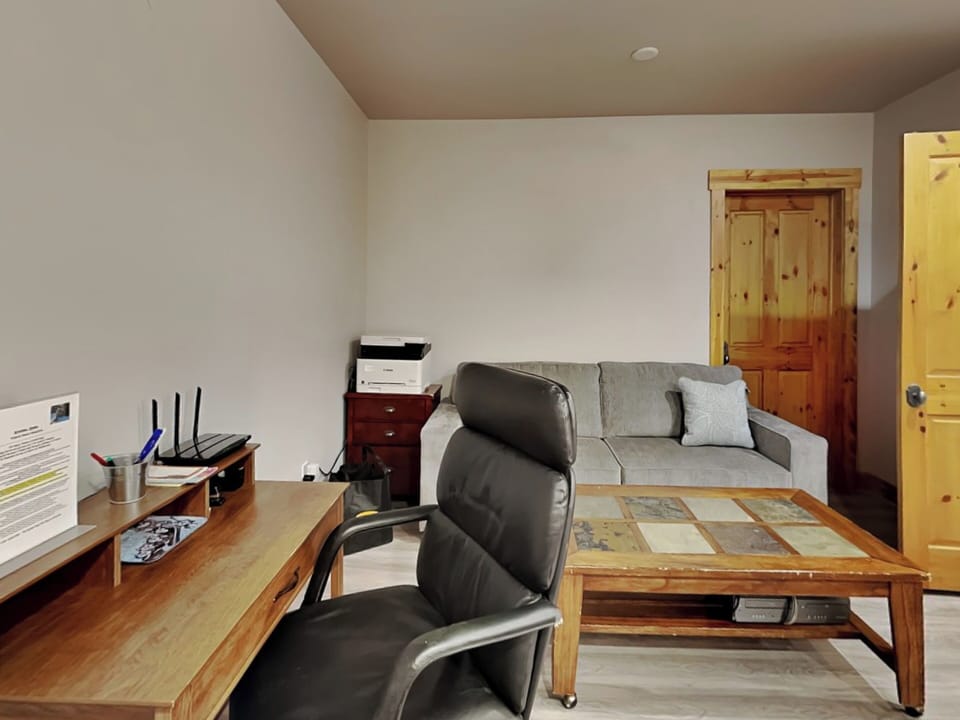 Main Level Bonus Room - Queen Sleeper Sofa