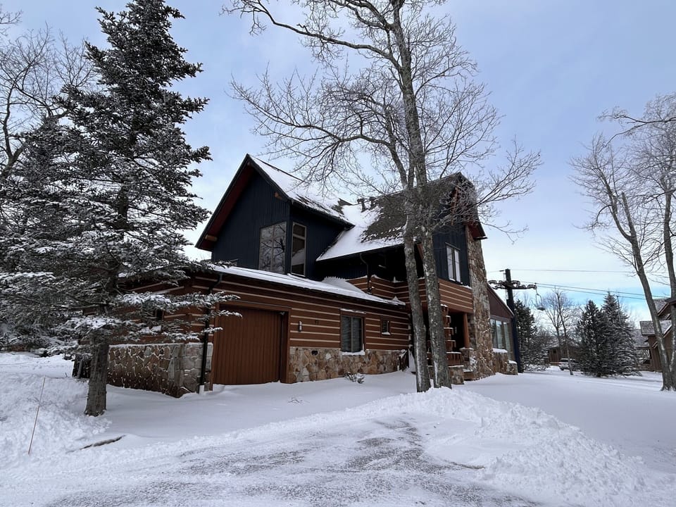 Welcome to Family, Friends and Fun Times - Ski In/ Ski Out