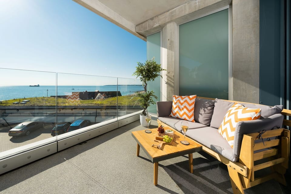Balcony 24 The Liner, Falmouth, Cornwall, self catering with Beach Retreats.