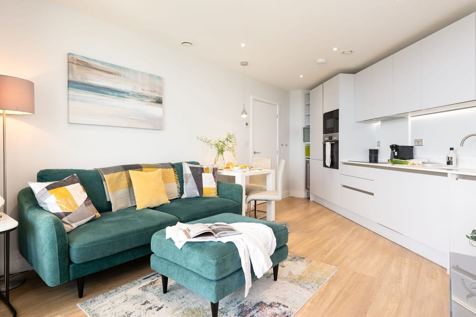 Living room at 24 The Liner, Falmouth, Cornwall, self catering with Beach Retreats.