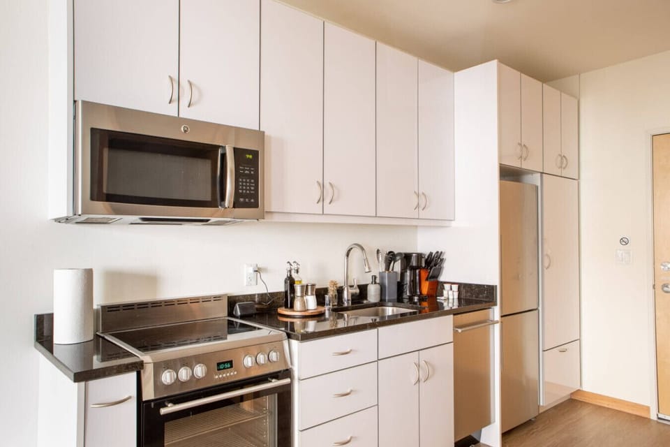 Full kitchen