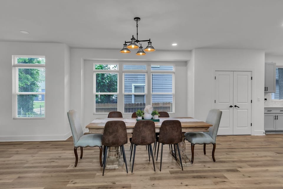 Architecture, Building, Dining Room, Dining Table, Furniture