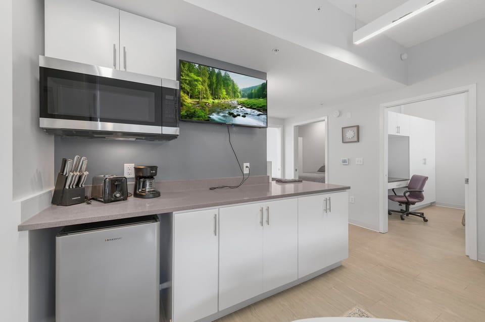 Kitchenette w/ microwave, fridge, coffee maker & TV—great for easy meals.
