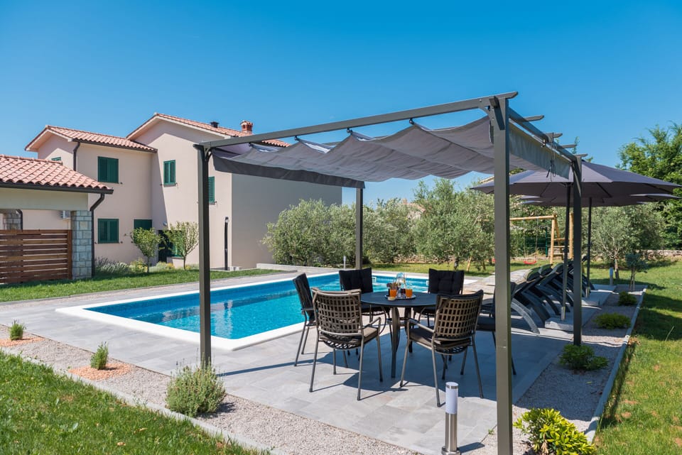 Pool (Outdoor)