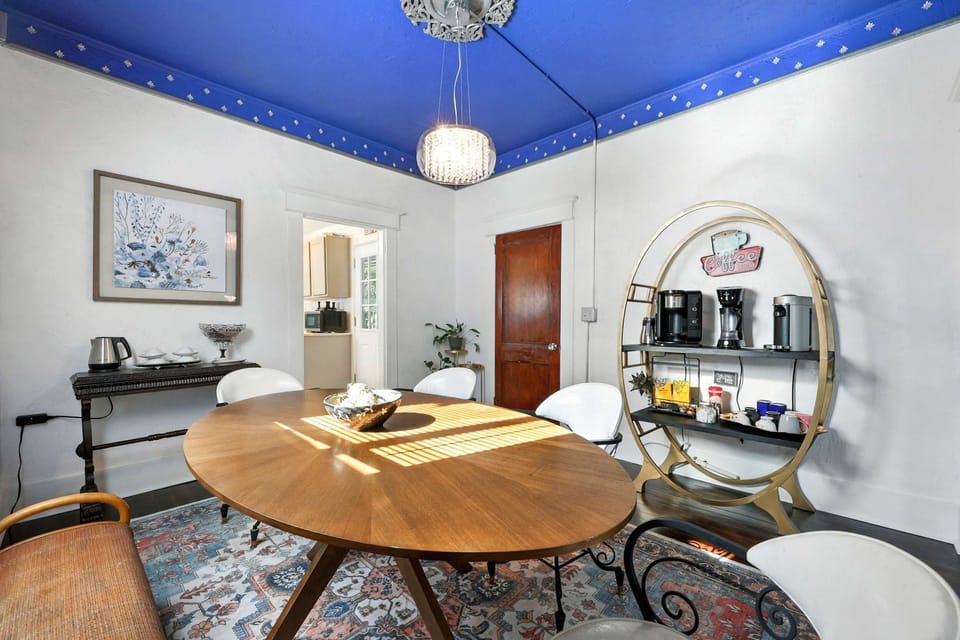 Dining area with seating for 6 