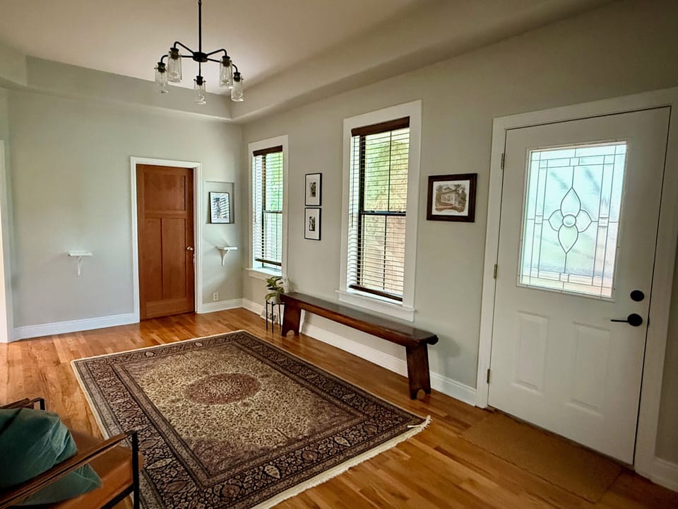 Hardwood floors, natural light & stylish accents 