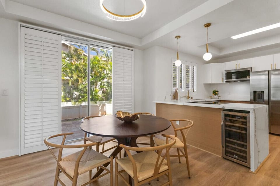 Bright space for breakfast, lunch, or dinner.